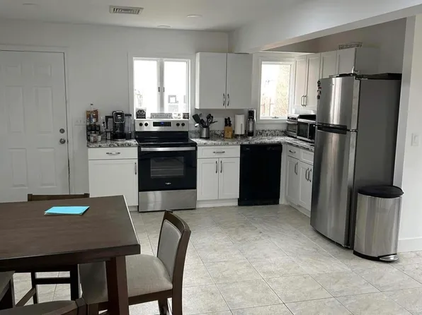 (undisclosed Address), Holbrook, NY 11741