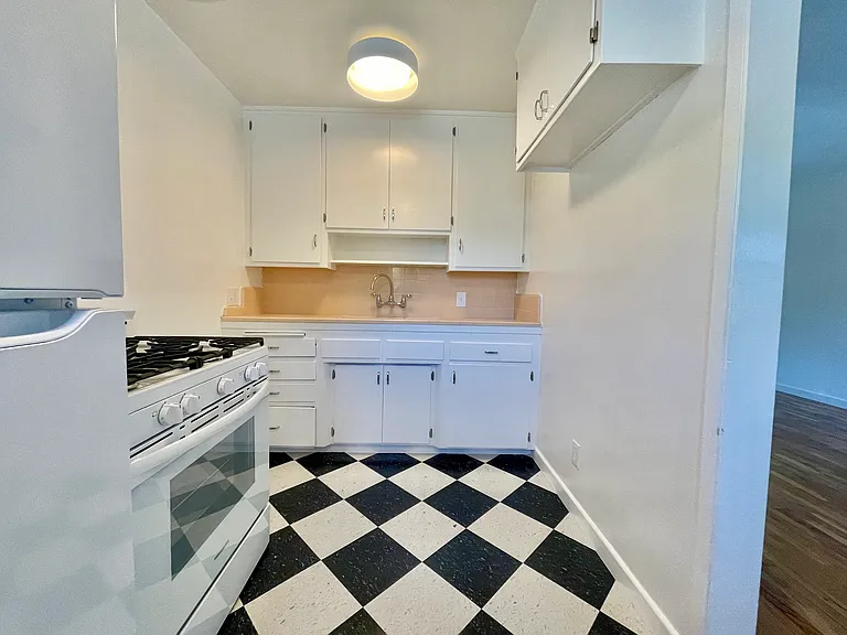 1120 N Curson Ave #5 — Photo 6