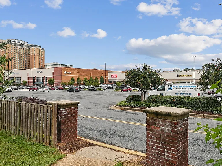 Belcrest Plaza — Photo 27