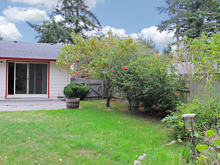 601 NW Ensign Dr — Photo 23