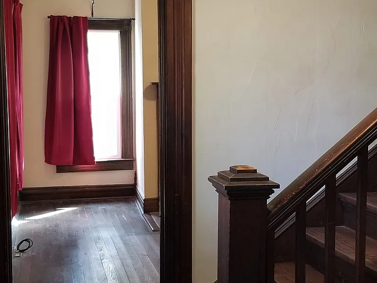 304 Columbia St — Photo 7