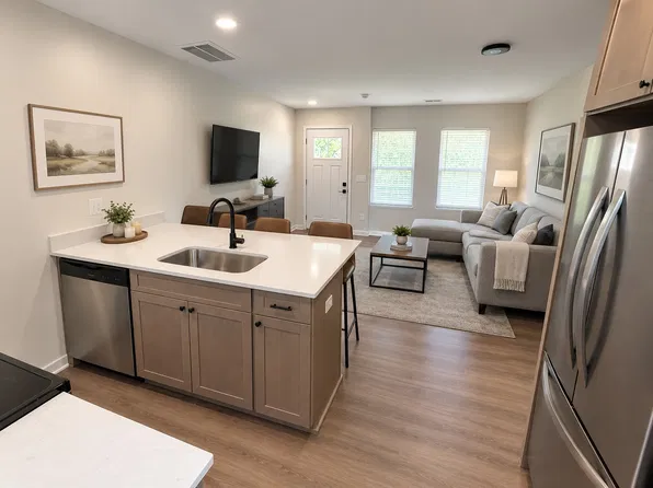 22013 Springbrook Ave #1, Farmington, MI 48336