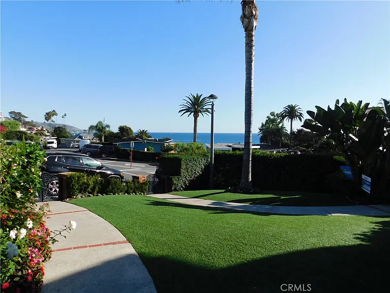 814 Cliff Dr — Photo 2