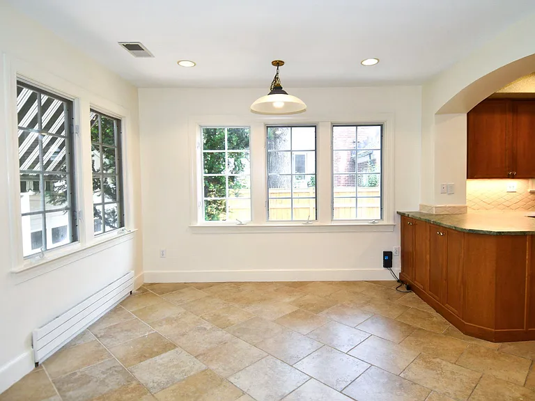 2608 Fordham Rd — Photo 10