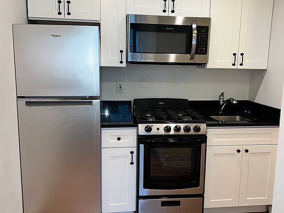 2nd image of 402 E 78th St APT 17