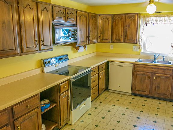 4th image of 3684 Dixie Dr