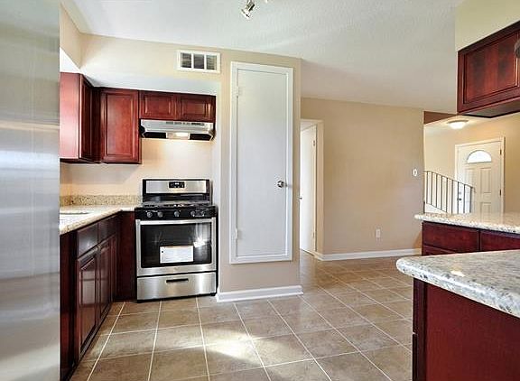 4th image of 693 Newport Cir
