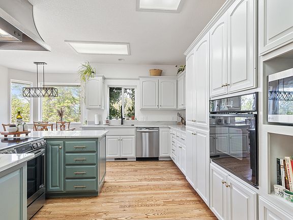 5th image of 103 Eden Dr