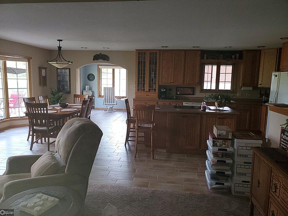 4th image of 1012 Oakland Dr
