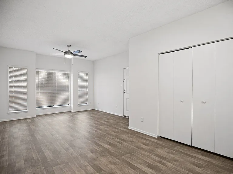 Oak City Apartments — Photo 12