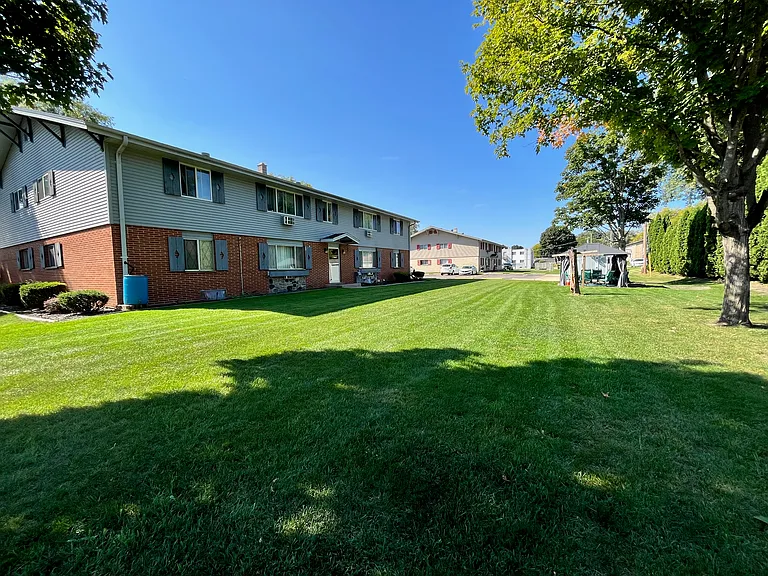 650 E Lincoln Ave — Photo 3