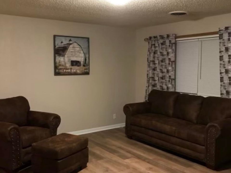 2nd image of 1609 E Pecos Dr