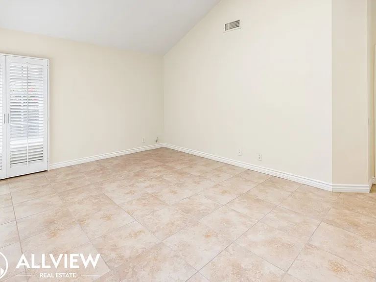 19 Fairdawn — Photo 18