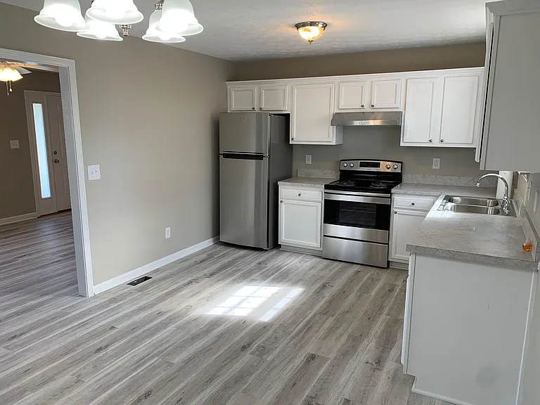 912 Pinoak Dr — Photo 5
