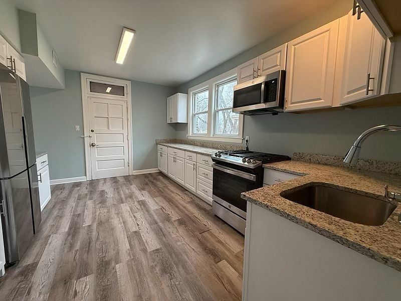 1st image of 2635 W Lunt Ave Unit 2