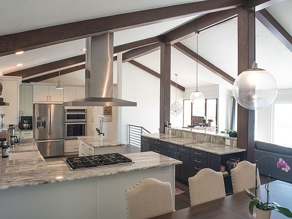 3rd image of 2775 E Thunderbird Dr