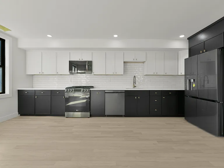 280-282 Sumner St #2 — Photo 4