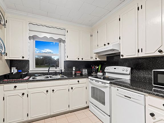3rd image of 119 Thompson Dr