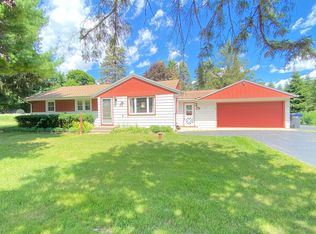 19500 W Highland Dr, New Berlin, WI 53146
