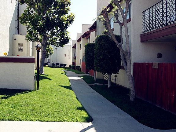 2nd image of 23647 Golden Springs Dr #G-4