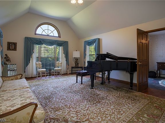 4th image of 131 Holland Rd