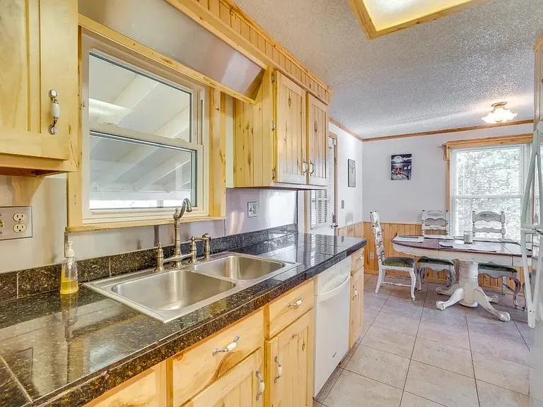 354 Doe Cir — Photo 11