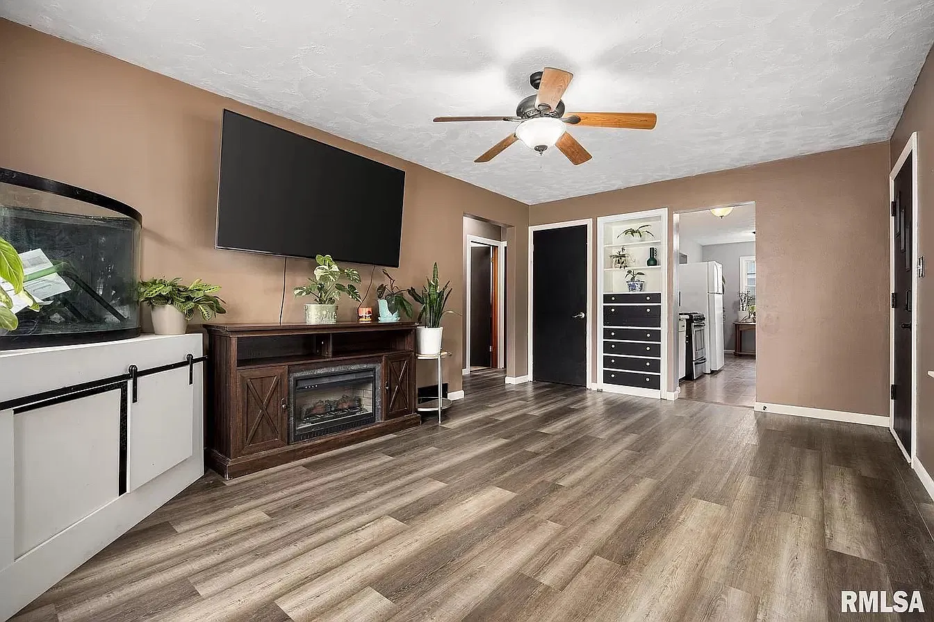 2 bed, 1608 sqft, $1,300 — Photo 4