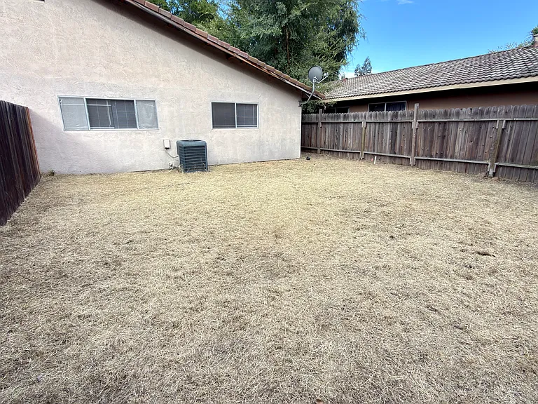 5623-5625 Blackoak Ct — Photo 11