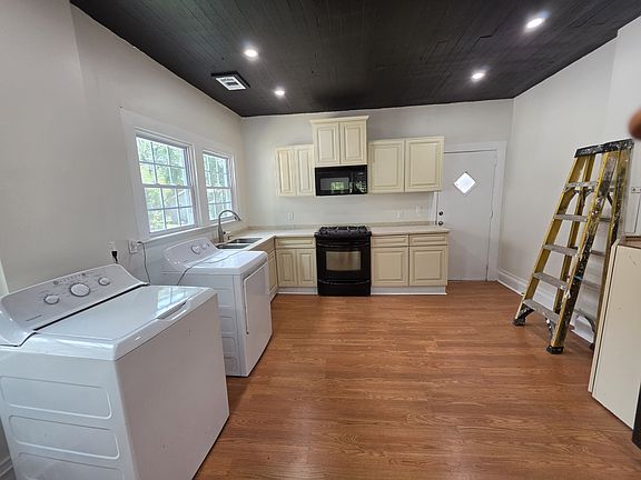 5th image of 4123 Ivy St