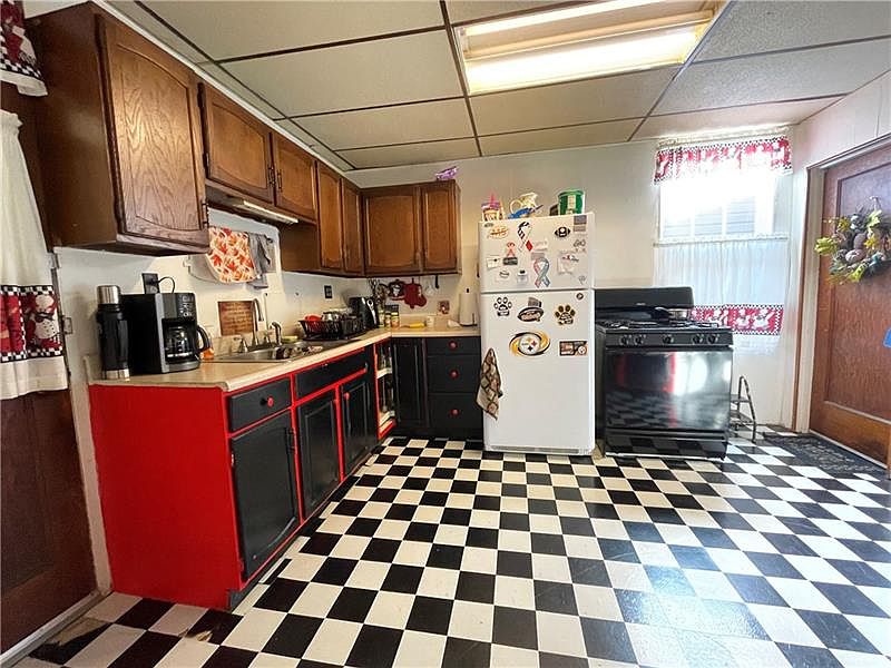 626 5th Ave, New Kensington, PA 15068 Zillow