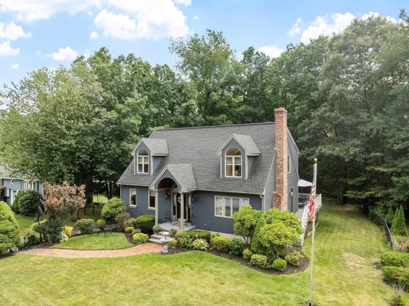 17 Sycamore Dr, Rutland, MA 01543