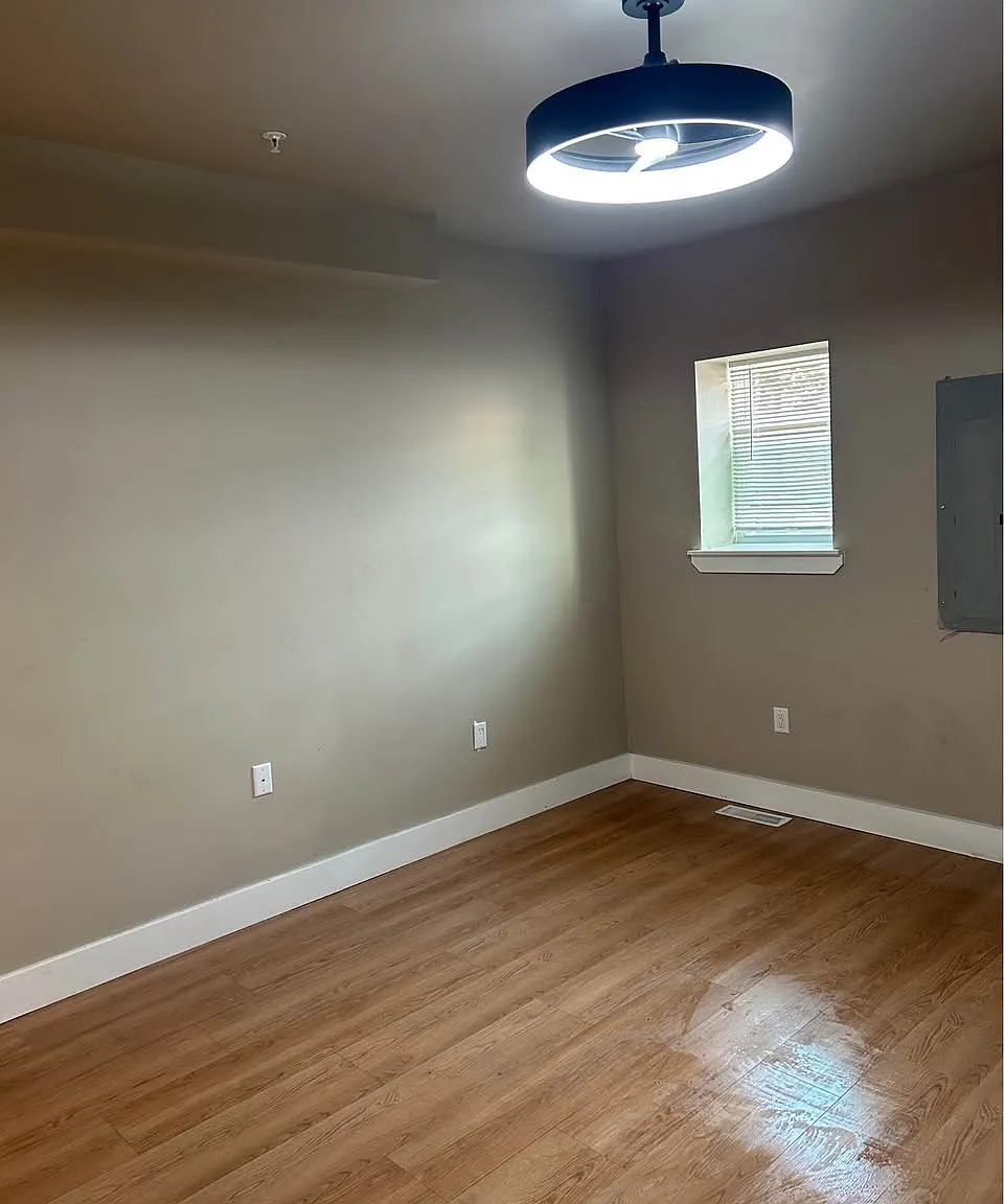 2 bed, 900 sqft, $1,700 — Photo 2