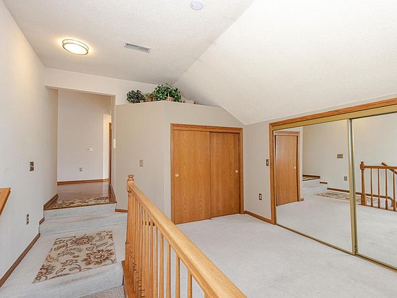 3rd image of N43W32953 Rasmus ROAD #3-H