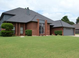 305 Sage Brush Rd, Yukon, OK 73099