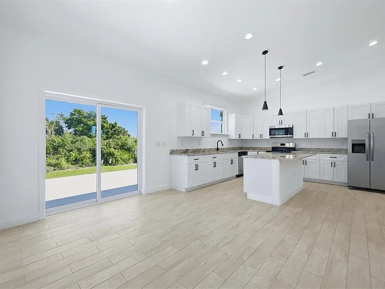 8 Bank Ct — Photo 8