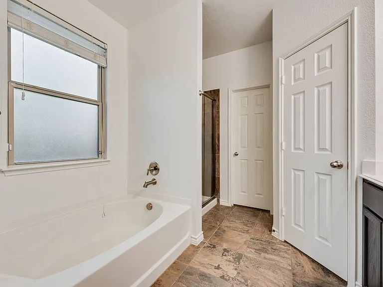 1816 Castle Creek Dr — Photo 18