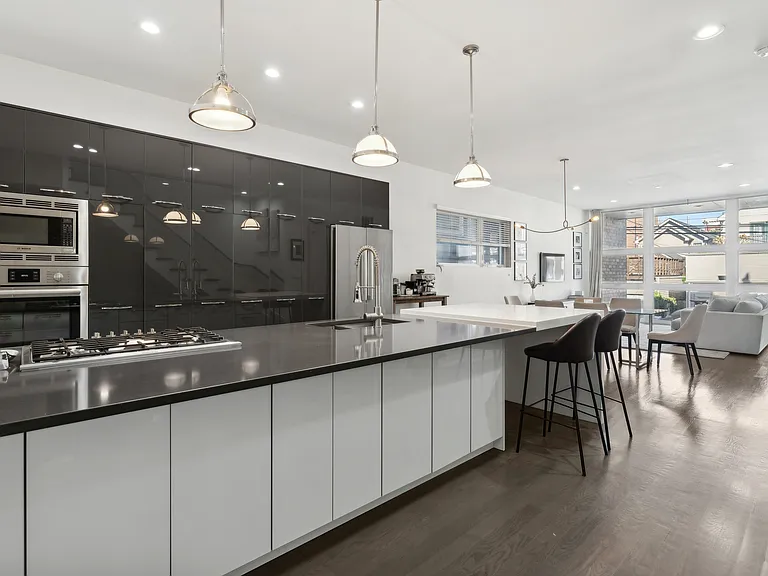 1339 W Ancona St — Photo 11