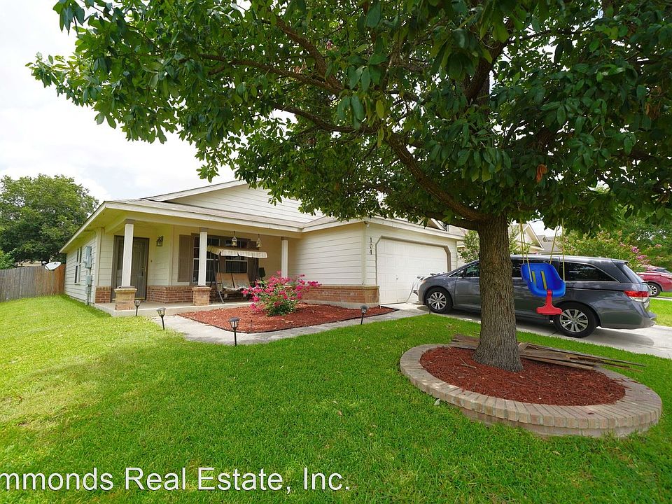 1st image of 104 S Willow Way