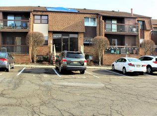 512 Sharon Ct, Woodbridge, NJ 07095