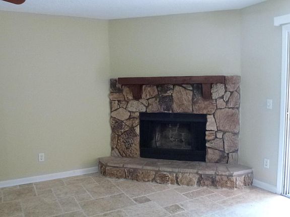 Mandarin%20Glen%20condo%20005