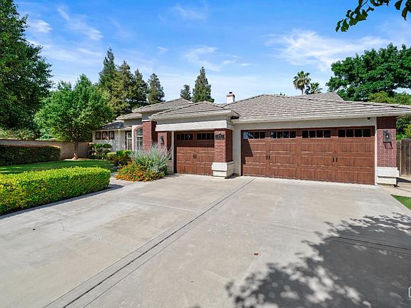 3rd image of 6717 Park West Cir