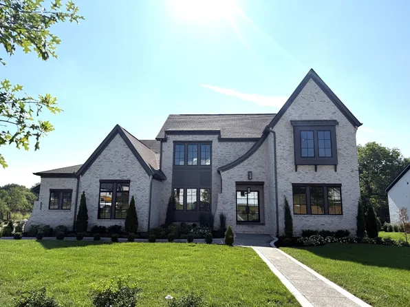 510 Saint Charles Dr, Arrington, TN 37014