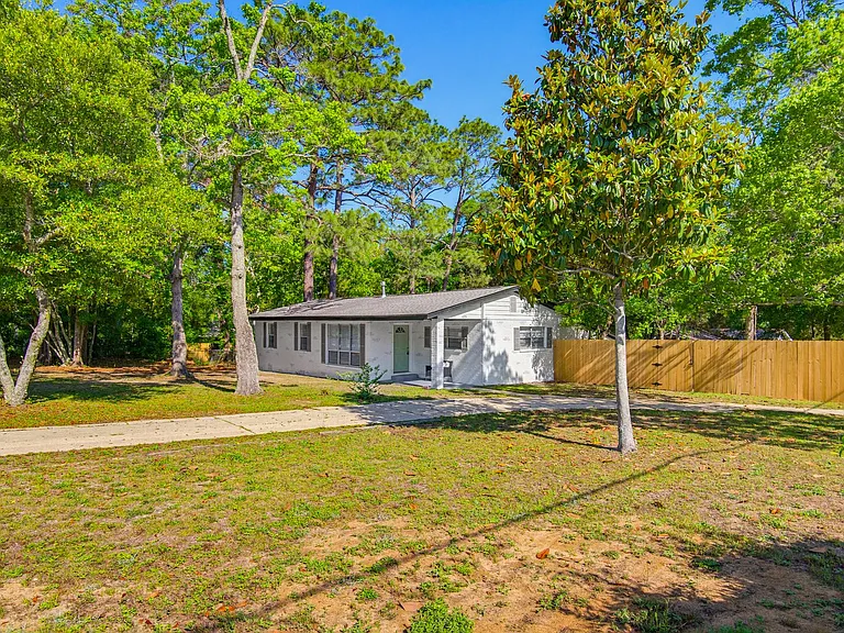 1095 Texas Pkwy — Photo 3