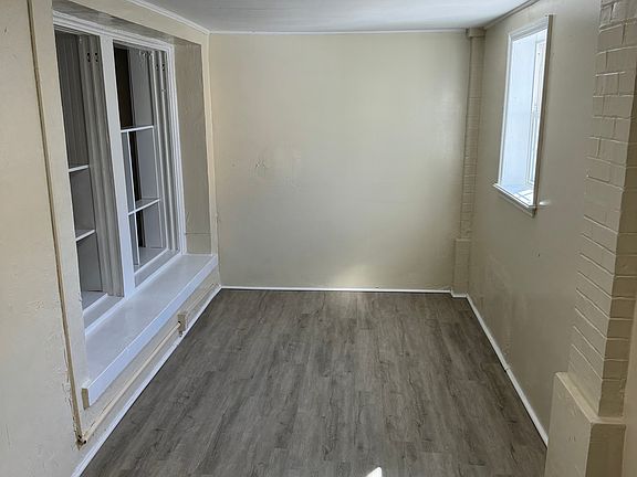 5th image of 829 Emerson St #1