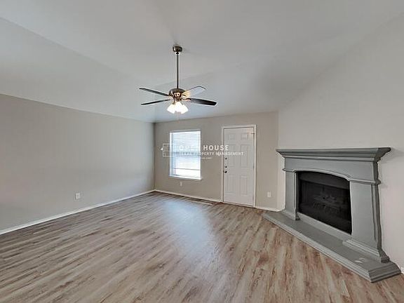 3rd image of 3916 Shiver Rd