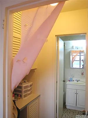 Sold by Winzone Realty Inc | media 14