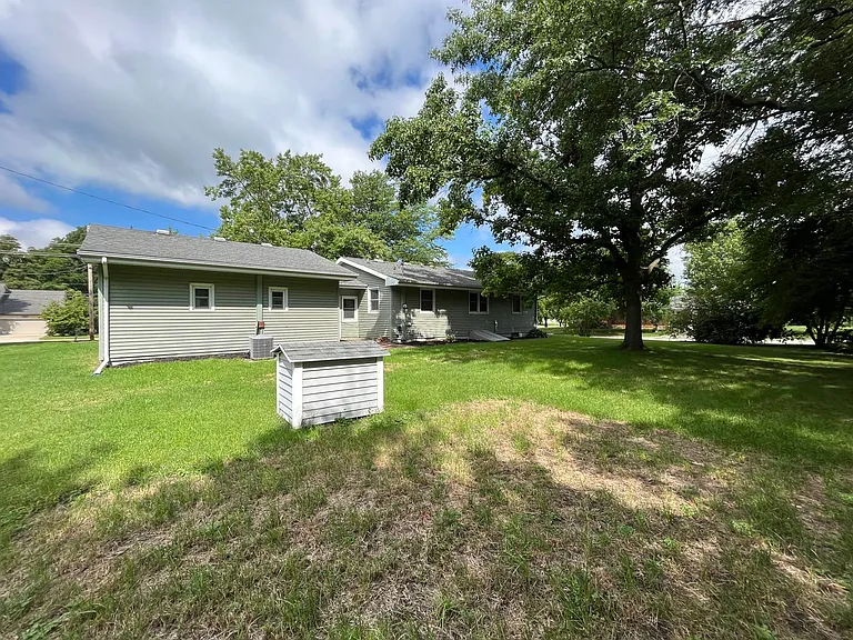 1200 N Linden St — Photo 20