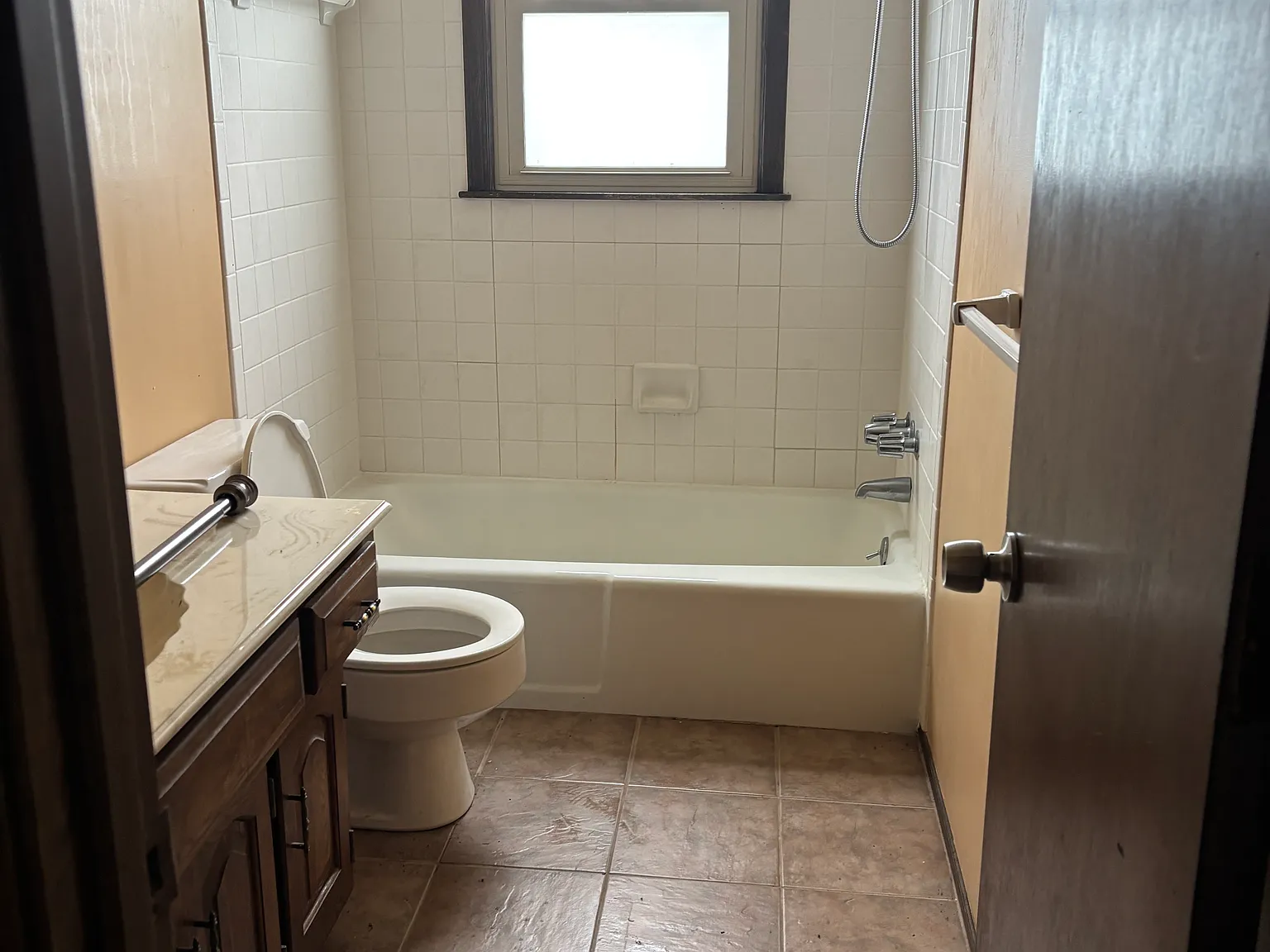 4 bed, 3.5 bath, 2075 sqft, $1,900 — Photo 3