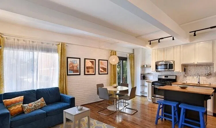 646 W Belden Ave — Photo 2