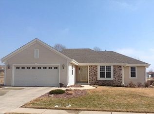 725 Chadwick Dr, Watertown, WI